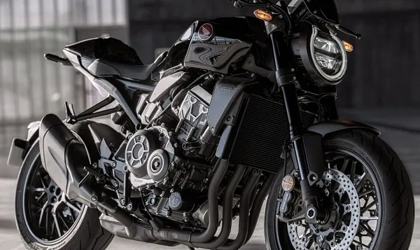 2021 CB1000R Black Edition соткан из темноты