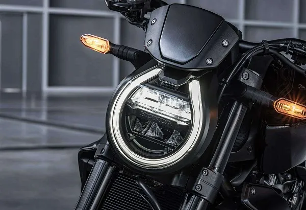 2021 CB1000R Black Edition соткан из темноты