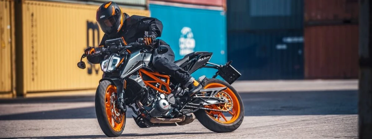 Компактный KTM 390 Duke ABS с резвым мотором