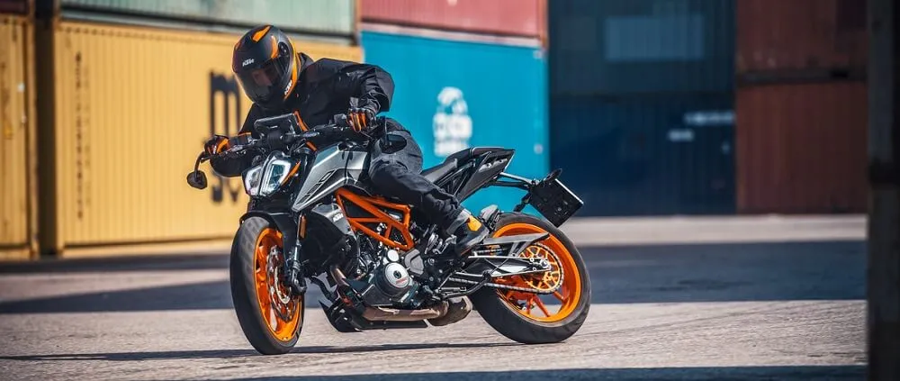 Компактный KTM 390 Duke ABS с резвым мотором