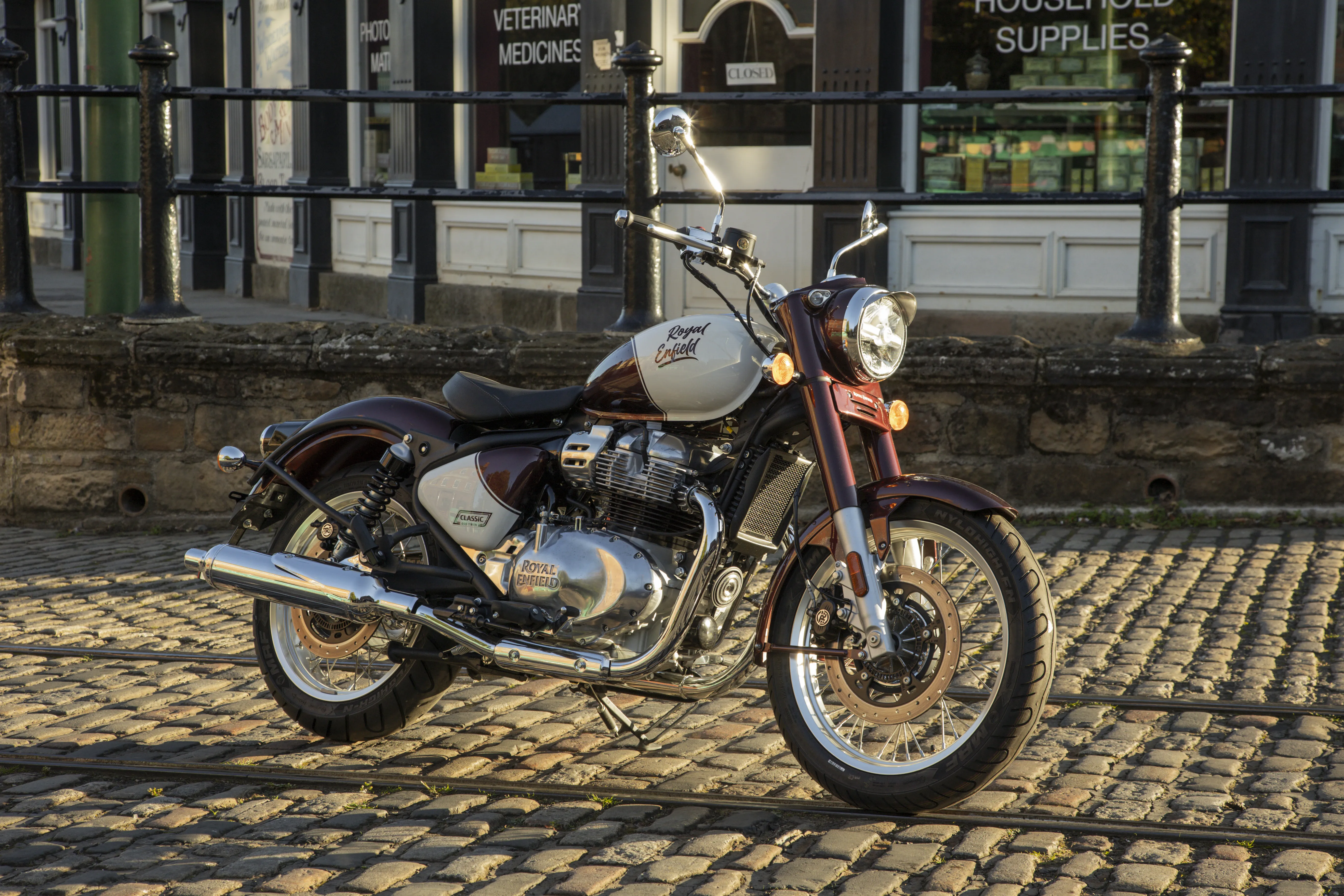 Компания Royal Enfield представила две новые модели: Classic 650 и Bear 650!