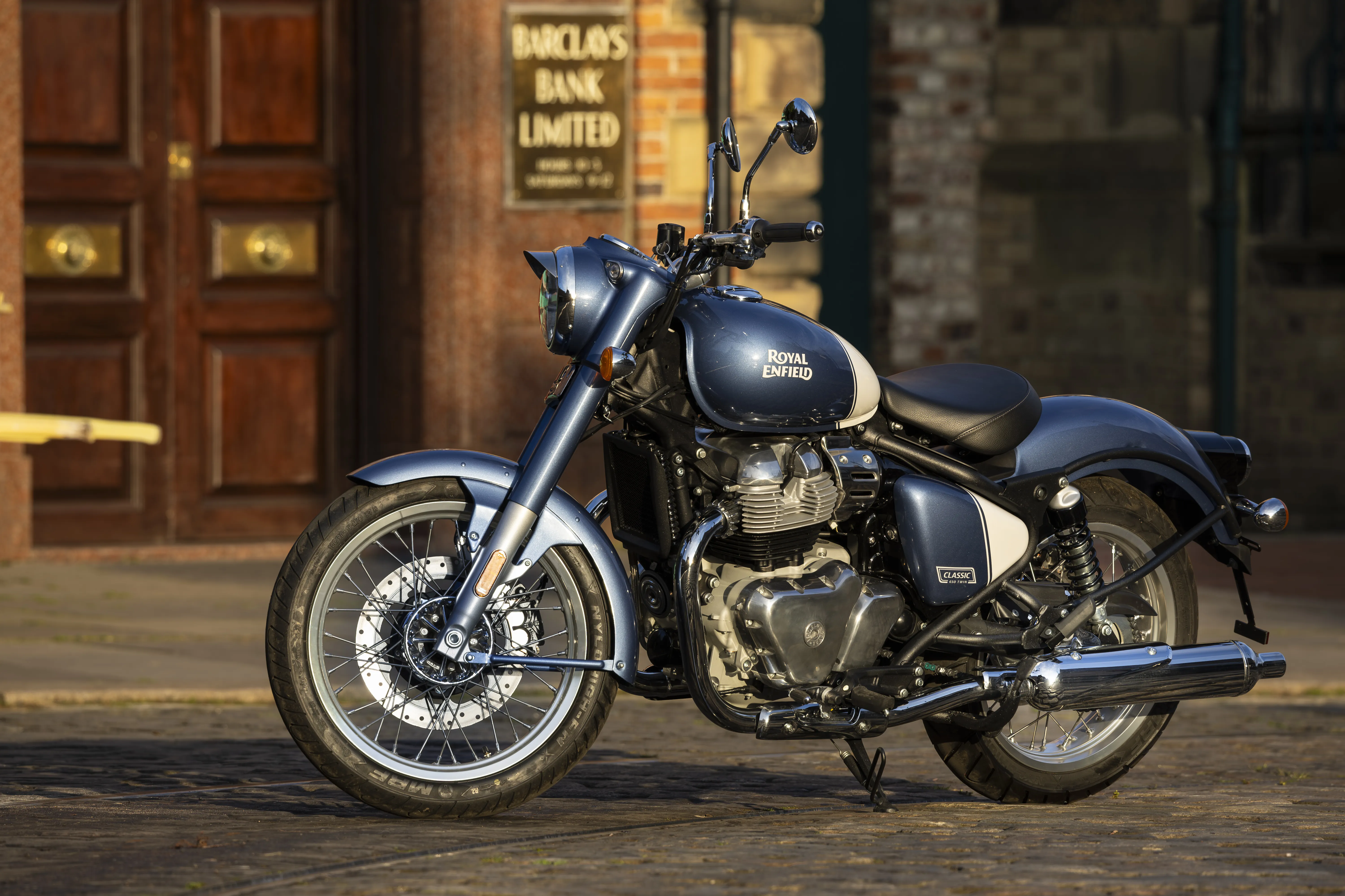 Компания Royal Enfield представила две новые модели: Classic 650 и Bear 650!