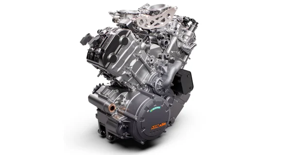 Впечатляющая мощность двигателя KTM 1290 Super Adventure S подарит вам невероятные ощущения на дороге.